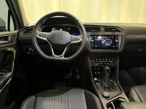 Used 2022 Volkswagen Tiguan SE AWD/4WD image 21