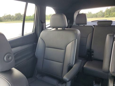 Used 2025 Buick Enclave Preferred image 12