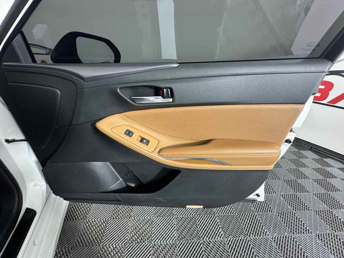 Used 2021 Toyota Avalon Touring w/ Advanced Safety Package FWD image 16
