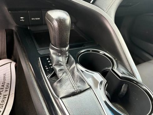 Used 2018 Toyota Camry LE image 23