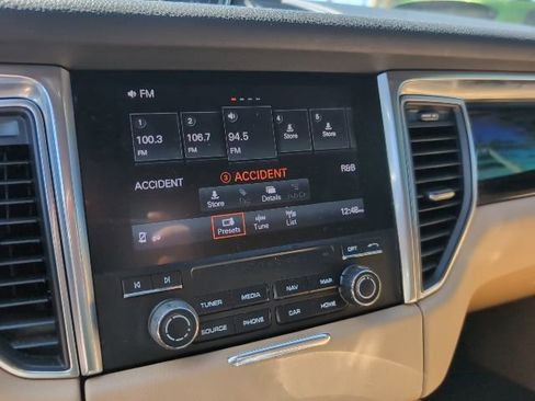 Used 2018 Porsche Macan image 14