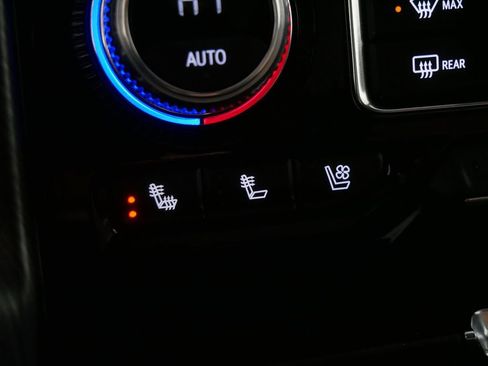 Used 2023 GMC Yukon Denali Ultimate AWD/4WD image 32