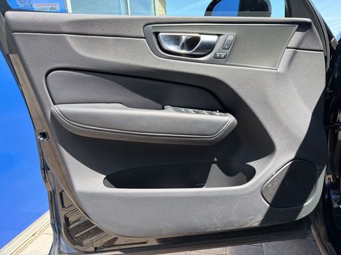 Used 2025 Volvo XC60 B5 Plus AWD/4WD image 18