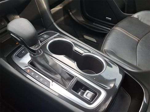 Used 2023 Chevrolet Equinox Premier image 15