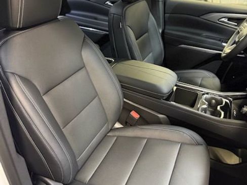 New 2026 Chevrolet Traverse LT image 13