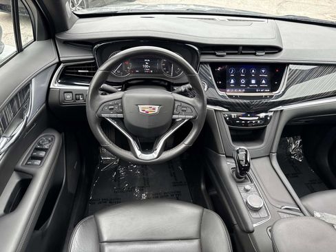 Used 2025 Cadillac XT6 Premium Luxury image 8