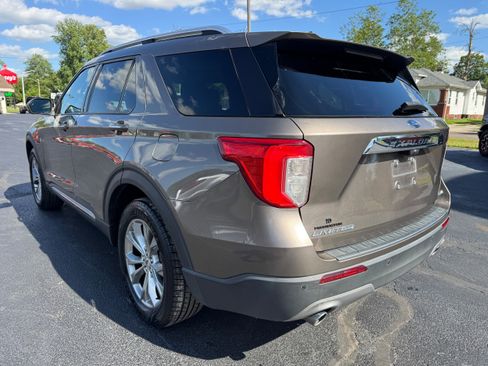 Used 2021 Ford Explorer Limited w/ Equipment Group 301A AWD/4WD image 5