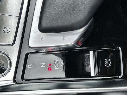 Used 2024 Audi Q8 e-tron Premium Plus image 21