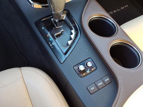 Used 2016 Toyota Avalon XLE image 24