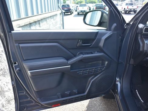 Certified 2025 Toyota Tacoma SR5 AWD/4WD image 17