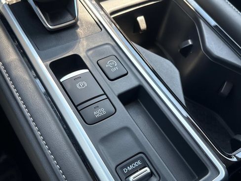 Used 2024 Nissan Pathfinder SV image 27