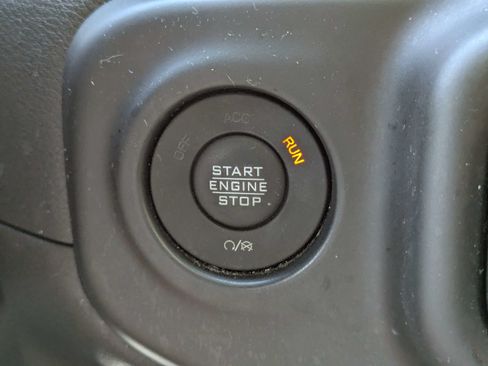 Used 2023 Jeep Wrangler Unlimited Sahara AWD/4WD image 27