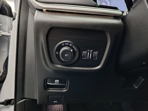 Used 2023 Jeep Grand Cherokee L Limited AWD/4WD image 47