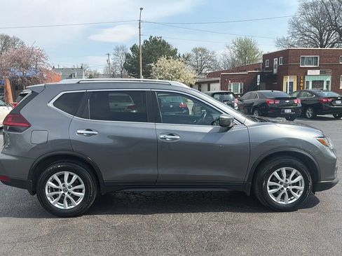 Used 2018 Nissan Rogue SV image 4