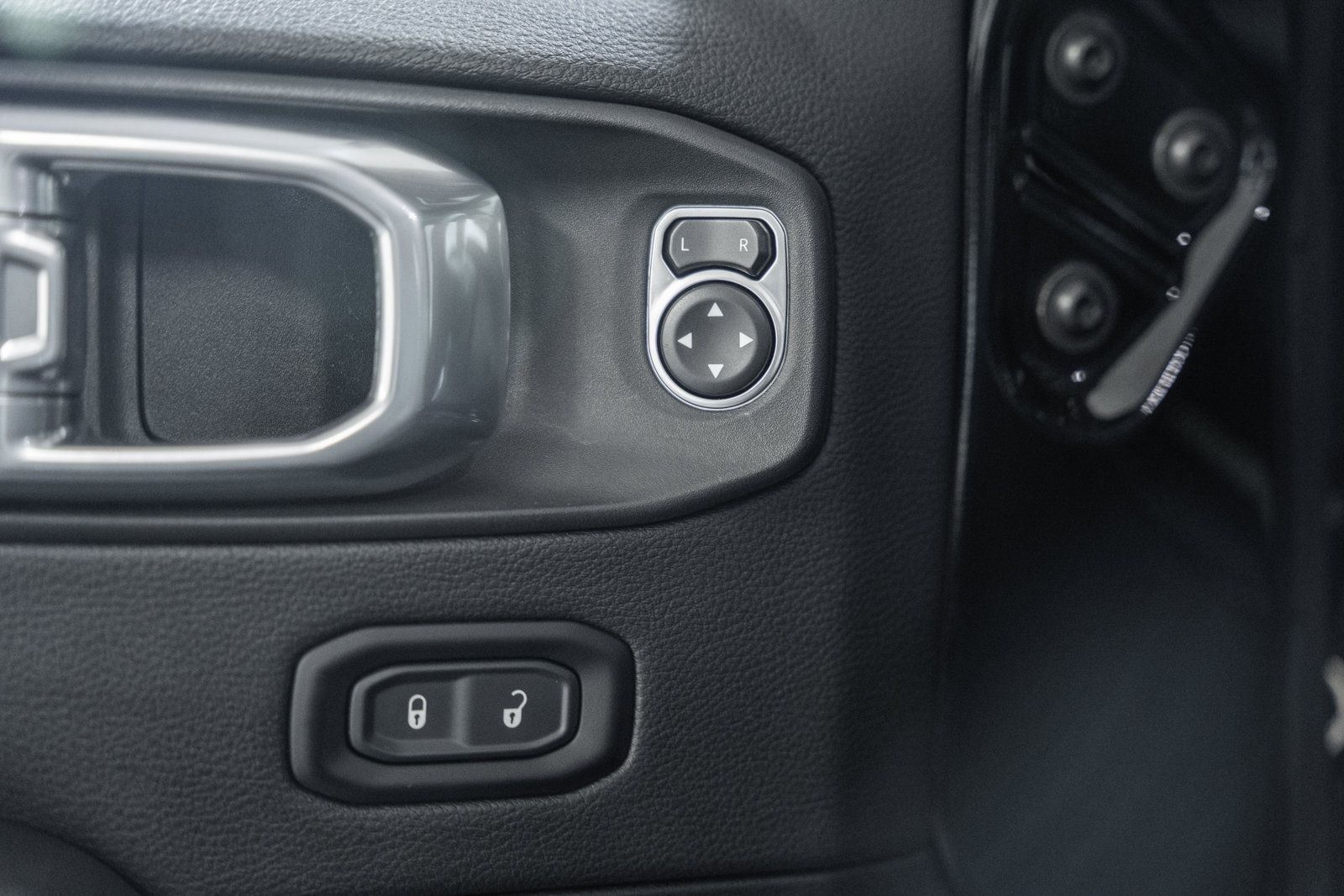 Used 2024 Jeep Wrangler Unlimited Sahara AWD/4WD image 49