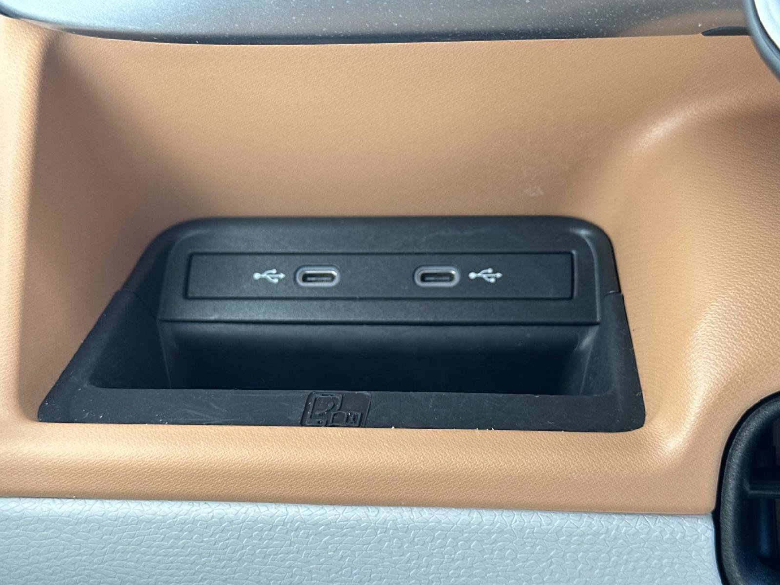 Certified 2025 Volkswagen ID. Buzz 1st Edition AWD/4WD image 17