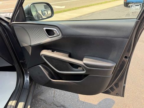 Used 2020 Kia Soul LX FWD image 20