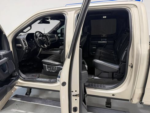 Used 2017 Ford F250 Platinum w/ Platinum Ultimate Package AWD/4WD image 11