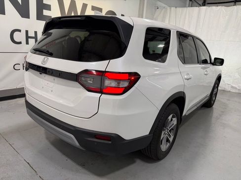 Used 2025 Honda Pilot EX-L image 19