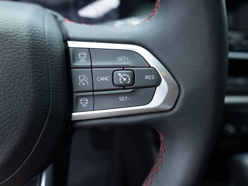 Used 2025 Jeep Compass Trailhawk AWD/4WD image 12