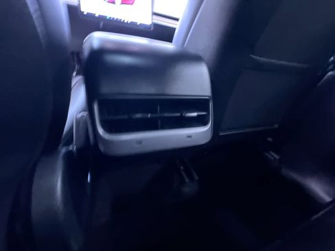 Used 2022 Tesla Model Y Long Range image 38