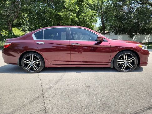 Used 2017 Honda Accord Sport image 8