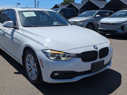 Used 2018 BMW 320i xDrive Sedan AWD/4WD image 7