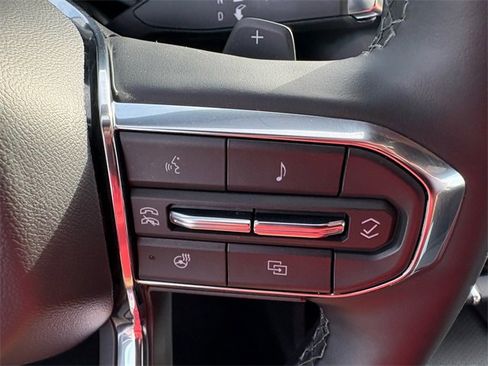 Used 2025 GMC Acadia Elevation image 10