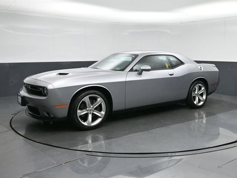 Used 2018 Dodge Challenger SXT w/ Super Sport Group (SS/T) image 3