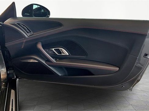 Used 2018 Audi R8 V10 plus image 19