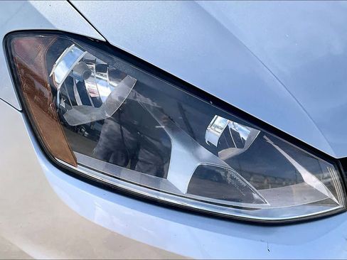 Used 2017 Volkswagen Golf S image 24