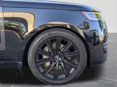 Used 2023 Land Rover Range Rover SE image 12