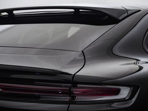 Certified 2025 Porsche Cayenne E-Hybrid Coupe AWD/4WD image 12