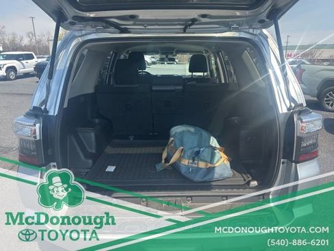 Used 2016 Toyota 4Runner SR5 AWD/4WD image 8
