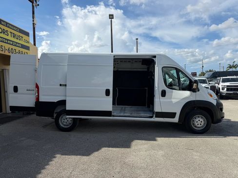 Used 2023 RAM ProMaster 2500 FWD image 7