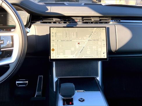 New 2025 Land Rover Range Rover SE image 7