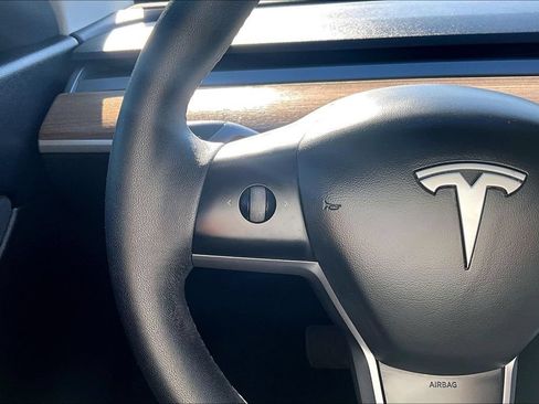 Used 2021 Tesla Model Y Long Range AWD/4WD image 18