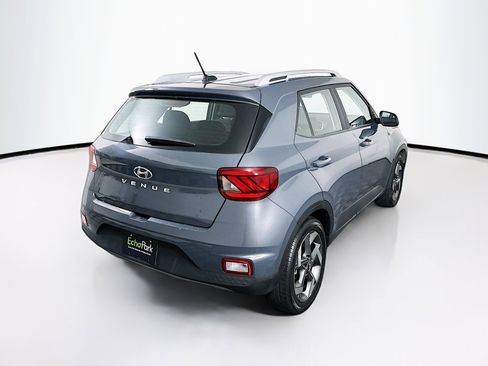 Used 2025 Hyundai Venue SEL FWD image 9