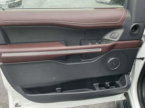 Used 2024 Ford Expedition Limited image 27