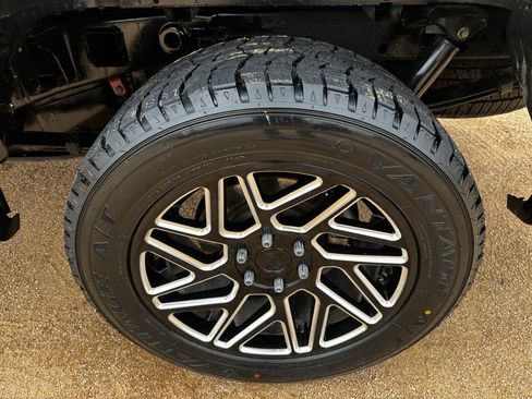 Used 2018 Ford F150 Platinum w/ Equipment Group 701A Luxury image 11