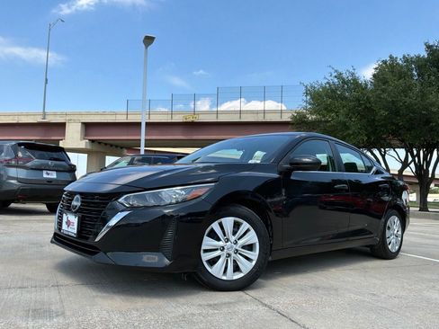 Used 2025 Nissan Sentra S FWD image 2