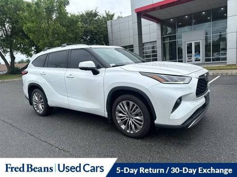 Used 2023 Toyota Highlander Platinum AWD/4WD image 3