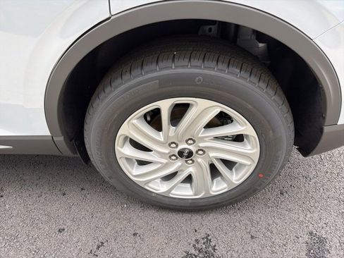 New 2026 Lincoln Corsair Premiere image 6