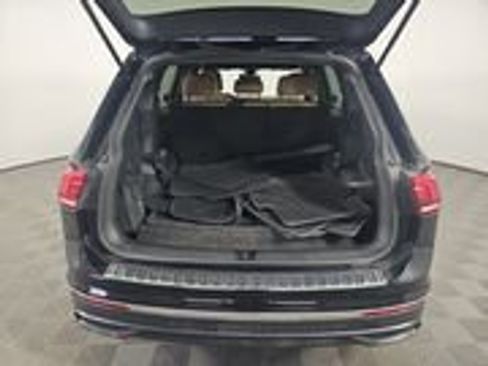 Used 2023 Volkswagen Tiguan SE w/ Panoramic Sunroof Package FWD image 15