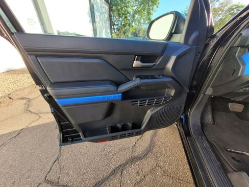 Used 2025 Toyota Tacoma TRD Off-Road image 12