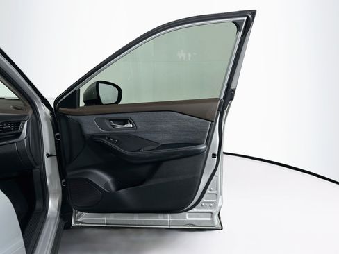 Used 2023 Nissan Rogue SV FWD image 30