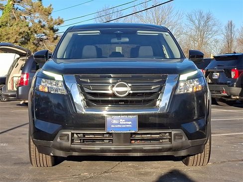 Used 2022 Nissan Pathfinder S image 2