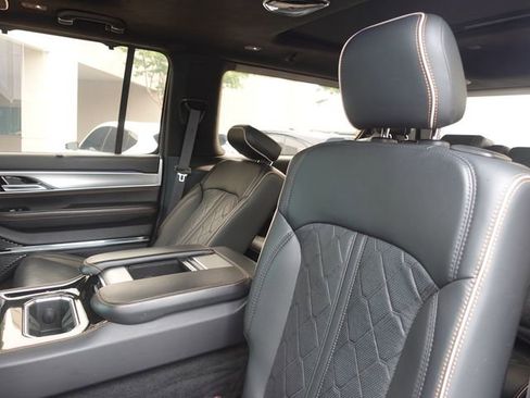 Used 2023 Jeep Grand Wagoneer Series III w/ HD Trailer Tow Package AWD/4WD image 26