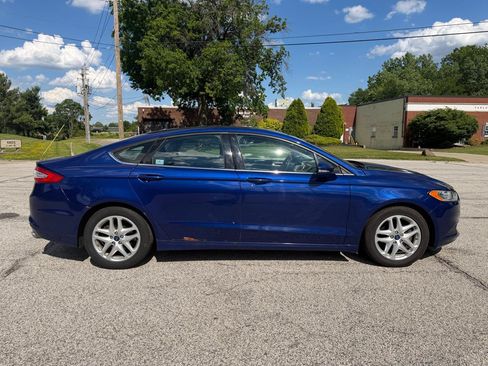 Used 2016 Ford Fusion SE FWD image 4