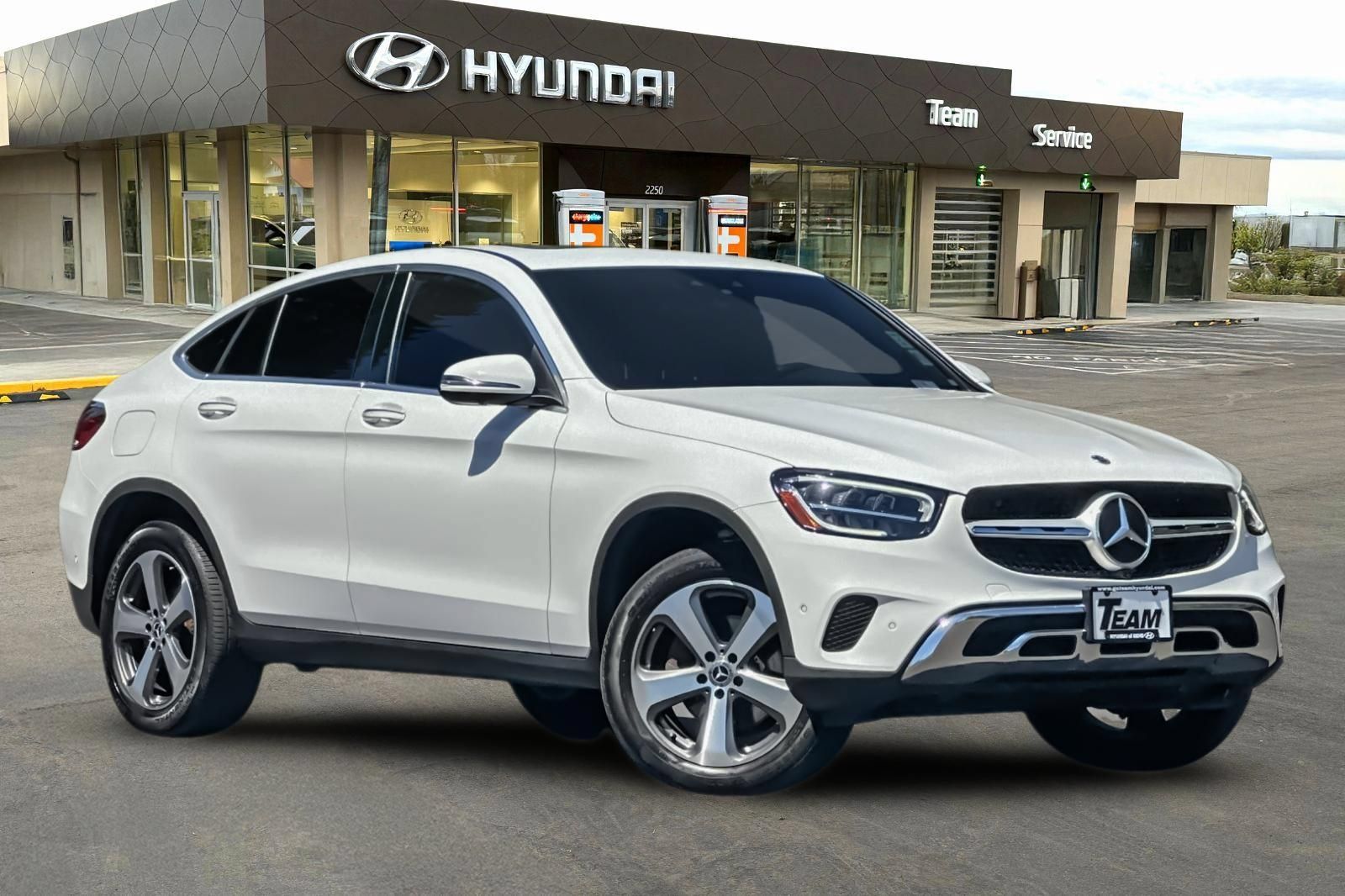 Used 2023 Mercedes-Benz GLC 300 4MATIC Coupe image 2